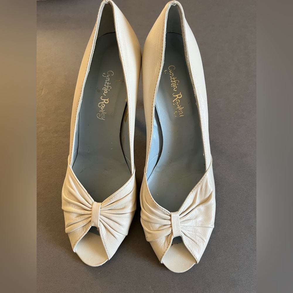 Cynthia Rowley Cream Bow Peep Toe Heels